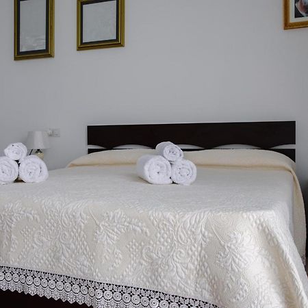Le Residenze Di Baia Sant'Anna Villa Tanaunella Exteriör bild