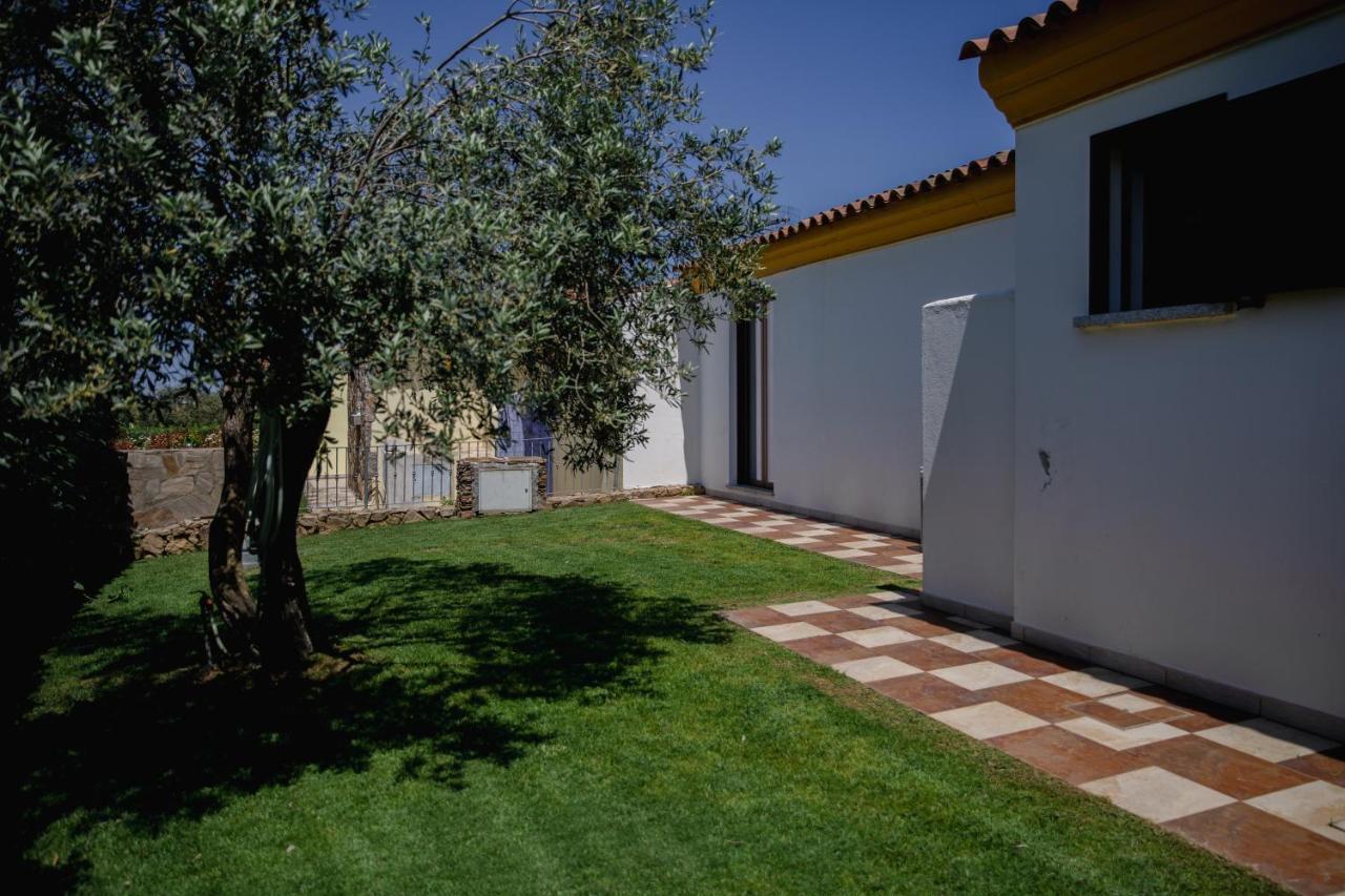 Le Residenze Di Baia Sant'Anna Villa Tanaunella Exteriör bild