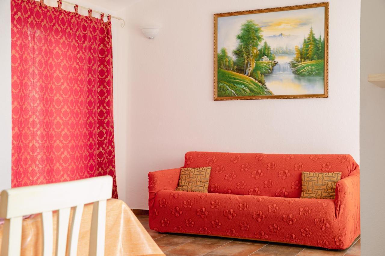 Le Residenze Di Baia Sant'Anna Villa Tanaunella Exteriör bild