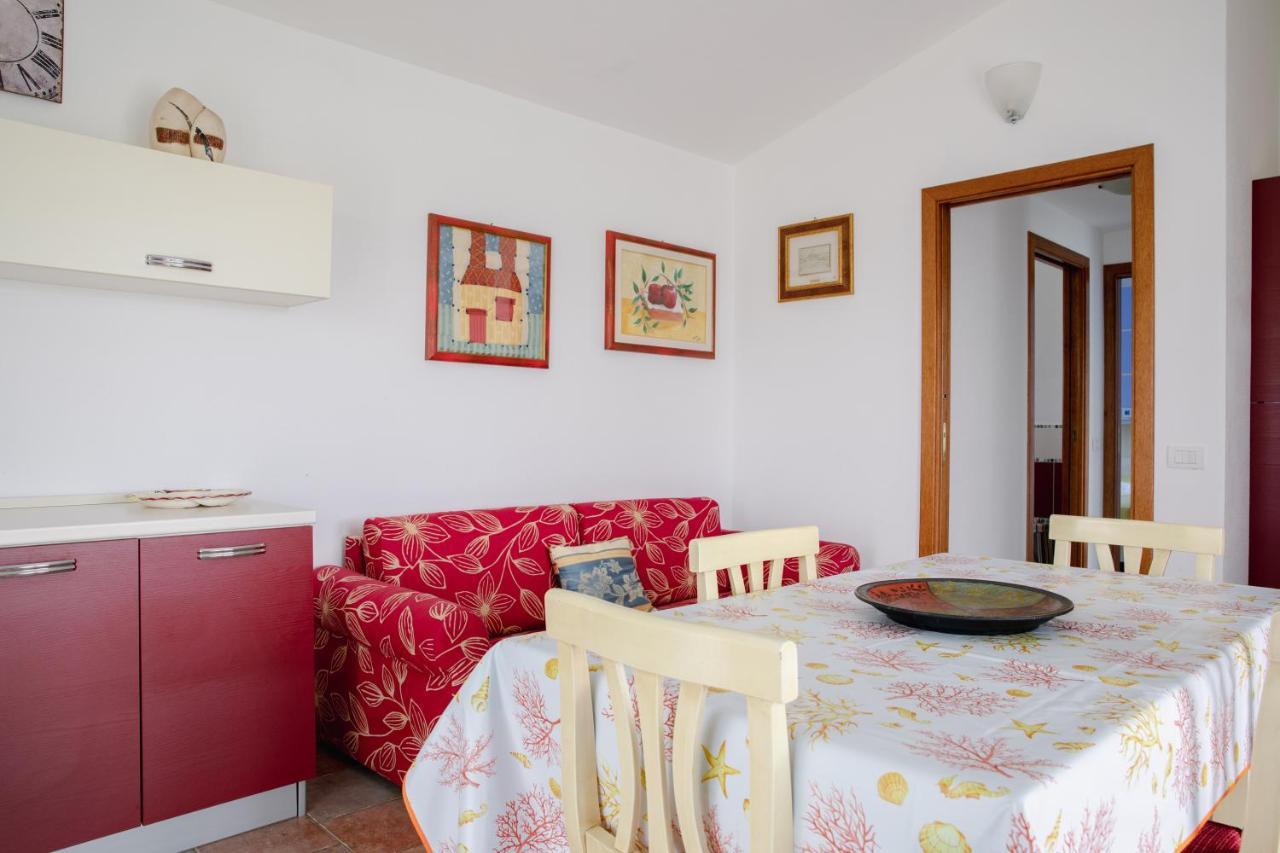 Le Residenze Di Baia Sant'Anna Villa Tanaunella Exteriör bild