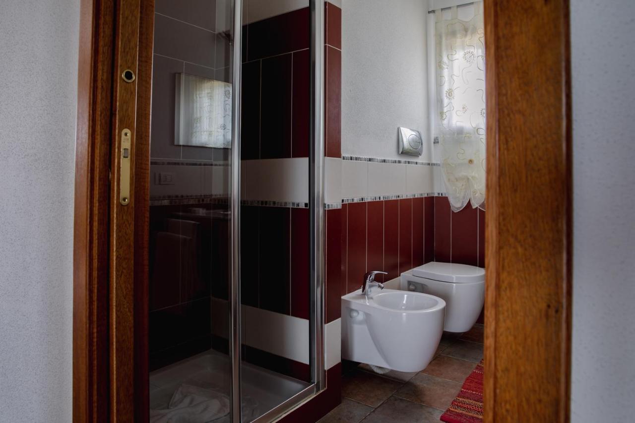 Le Residenze Di Baia Sant'Anna Villa Tanaunella Exteriör bild
