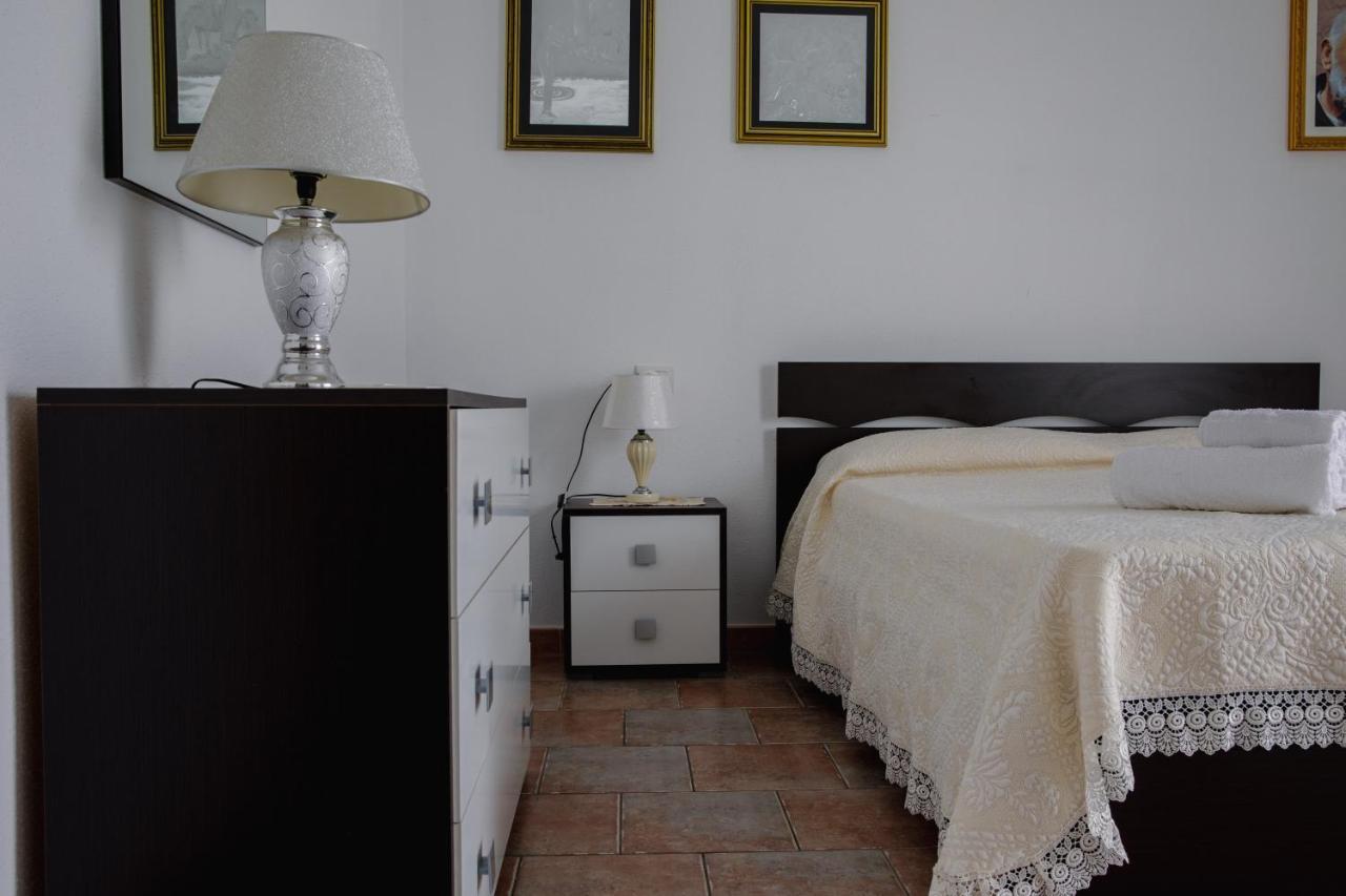 Le Residenze Di Baia Sant'Anna Villa Tanaunella Exteriör bild