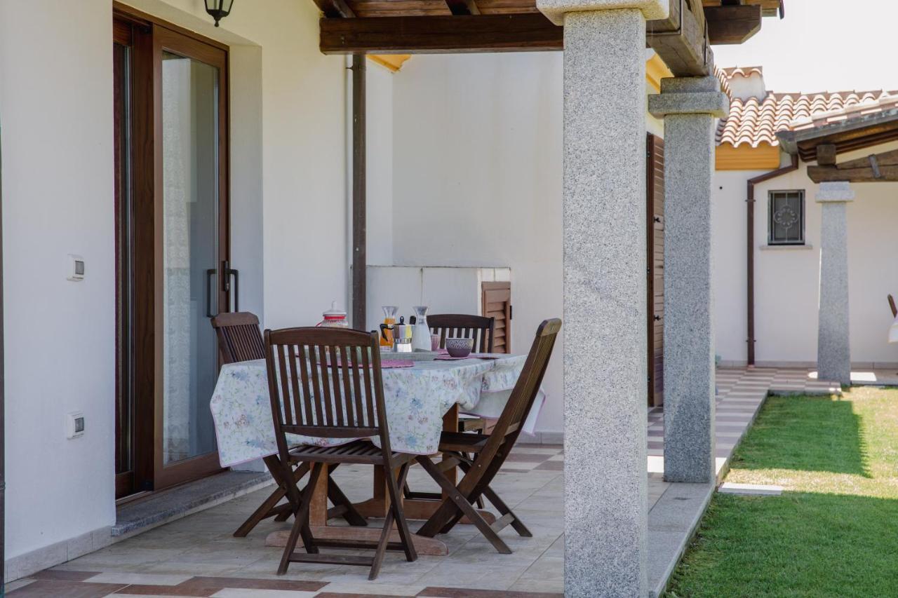 Le Residenze Di Baia Sant'Anna Villa Tanaunella Exteriör bild