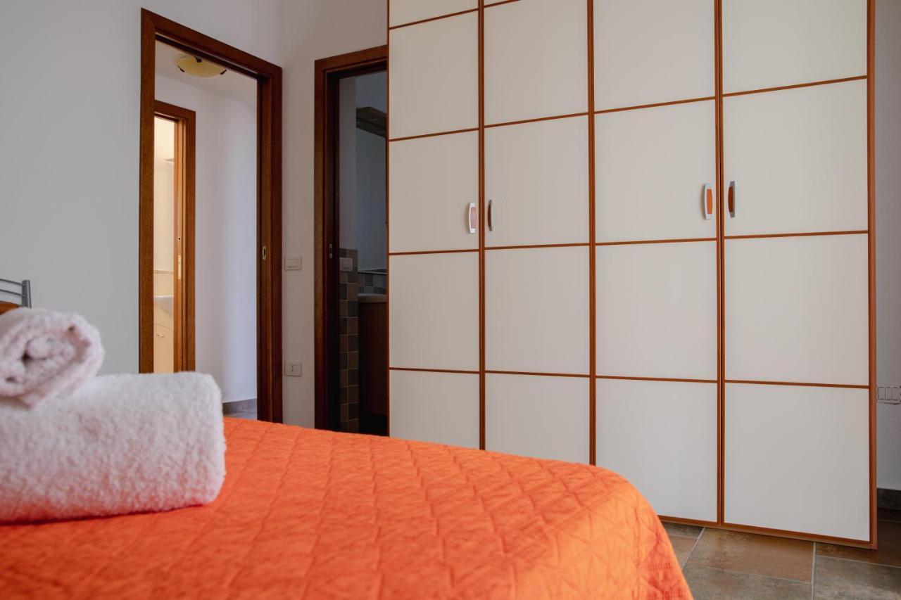 Le Residenze Di Baia Sant'Anna Villa Tanaunella Exteriör bild