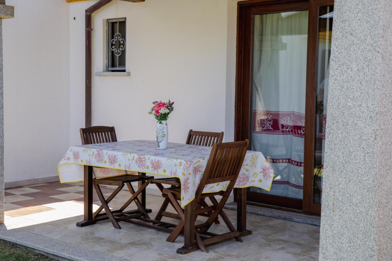 Le Residenze Di Baia Sant'Anna Villa Tanaunella Exteriör bild