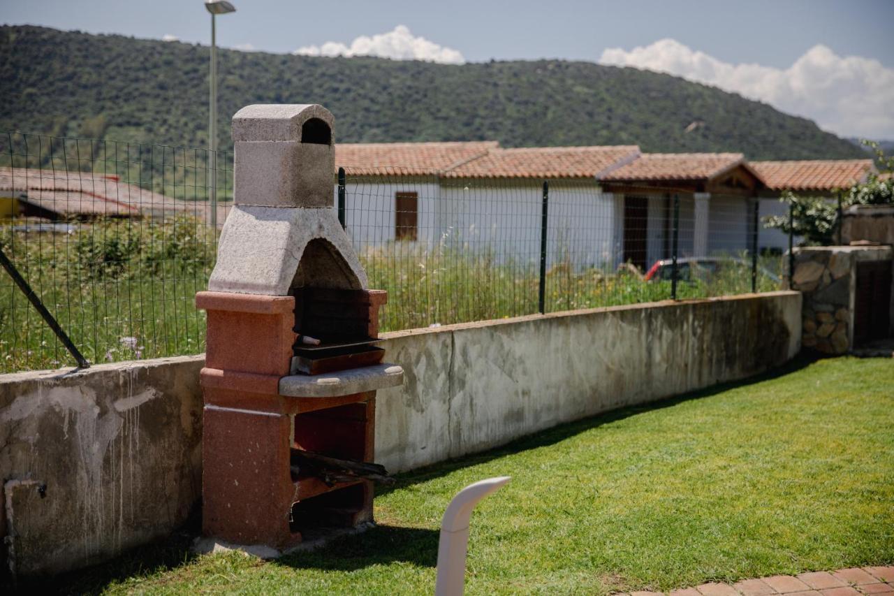 Le Residenze Di Baia Sant'Anna Villa Tanaunella Exteriör bild