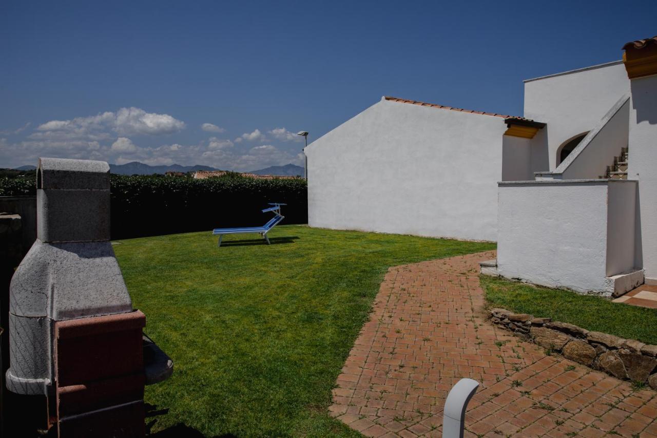 Le Residenze Di Baia Sant'Anna Villa Tanaunella Exteriör bild