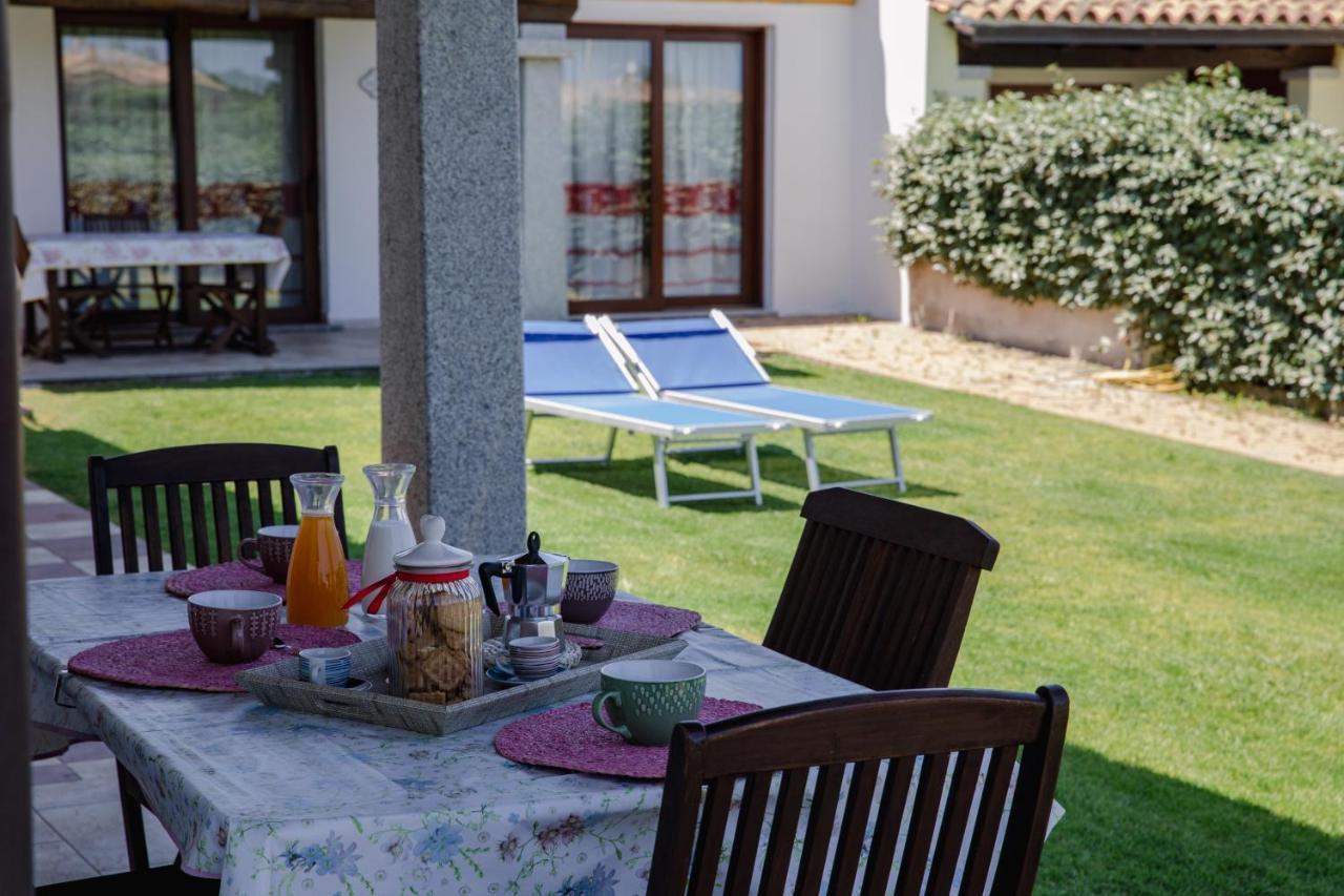 Le Residenze Di Baia Sant'Anna Villa Tanaunella Exteriör bild