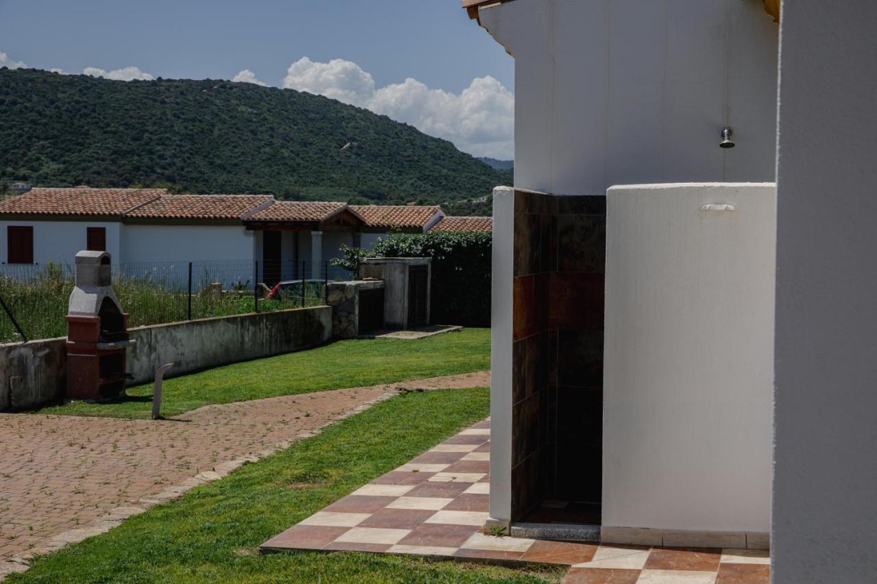 Le Residenze Di Baia Sant'Anna Villa Tanaunella Exteriör bild